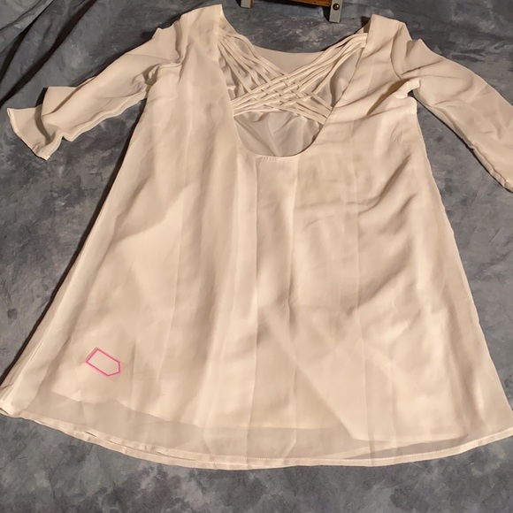 Tobi 3/4 Sleeve Dress / Cute crisscross back - Picture 7 of 16